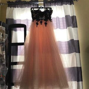 🌺Beautiful Black Lace & Light Pink Gown🌸